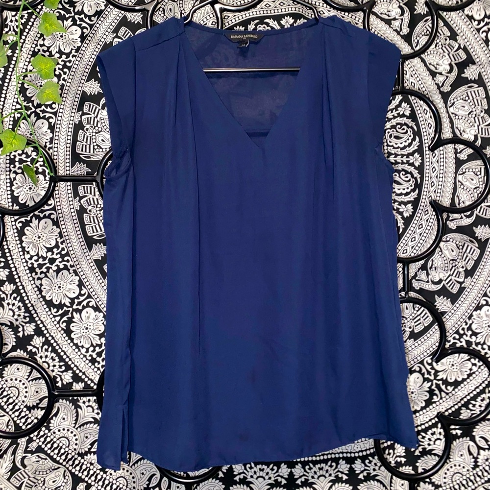 Navy blue Banana Republic women’s v neck blouse